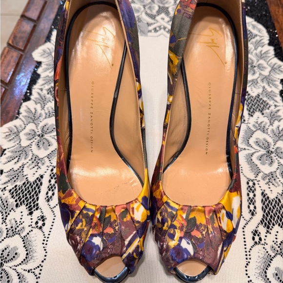 Colorful Women's Heels - Picture 12 of 16